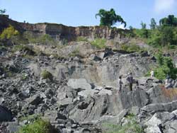 Landslide Kathmandu Valley/Nepal Oktober 2005 (Gestein: Ton- und Schluffsteine mit Warventextur/Seesedimente):
